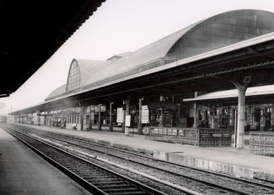 Charleroi-Sud - SNCB Z10672I.jpg